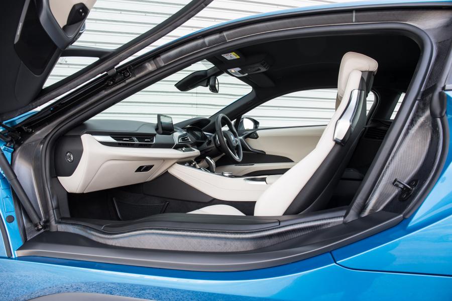  BMW i8 2014 года  (UK) (фото 55 из 69)